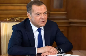 سابق روسی صدر کی زیلنسکی کو نئے سال کی’’ ذلت آمیز‘‘ مبارکباد