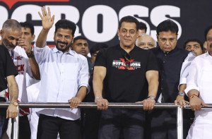 سلمان خان کی حیدرآباد میں ننھے  مداحوں سے ملاقات