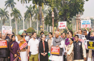 ایس آئی آر کیخلاف بالآخر حکومت گھٹنے ٹیکنے پر مجبور ،بحث کرانے کیلئے تیار 