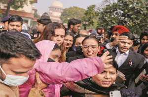  سپریم کورٹ میں کلدیپ سینگرکو جھٹکا، ہائی کورٹ کے فیصلے پر روک