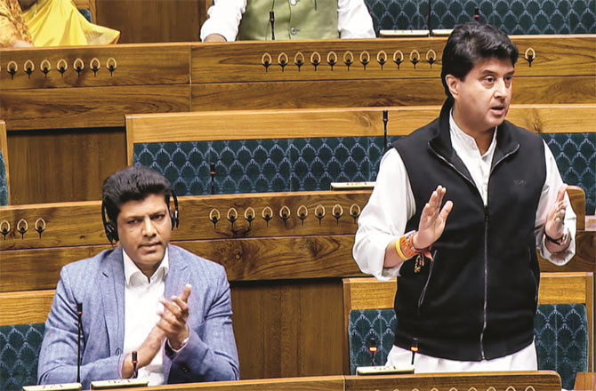 سنچار ساتھی ایپ پر تنازع اور ہنگامہ کے بعد مودی سرکار کا یو ٹرن، حکم واپس لے لیا