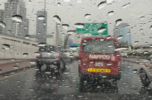 یو اے ای: موسلا دھار بارش، ملک بھر میں سیلابی صورتحال، الرٹ جاری