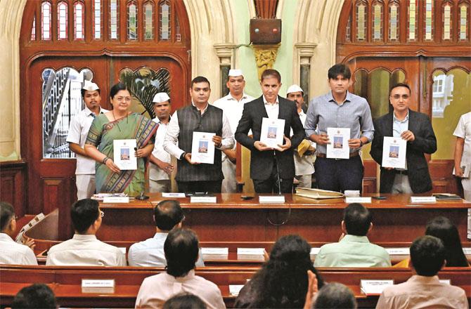 Municipal Commissioner Bhushan Gagrani and other senior officers presenting the budget at the BMC headquarters.