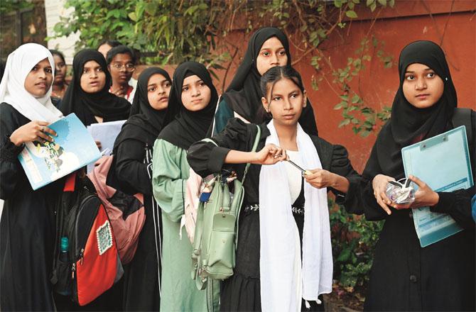 Students waiting to enter the examination hall outside SIES College in Sain. (Photo: Inqilaba, Anurag Ahire)
