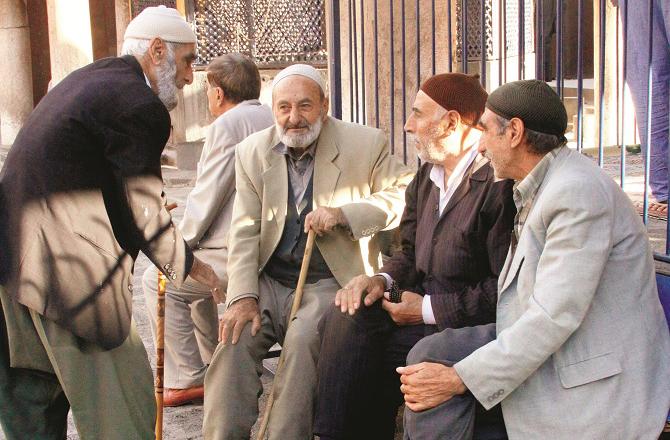 The best friendship is the one that is for the sake of Allah and His religion. Photo: INN.