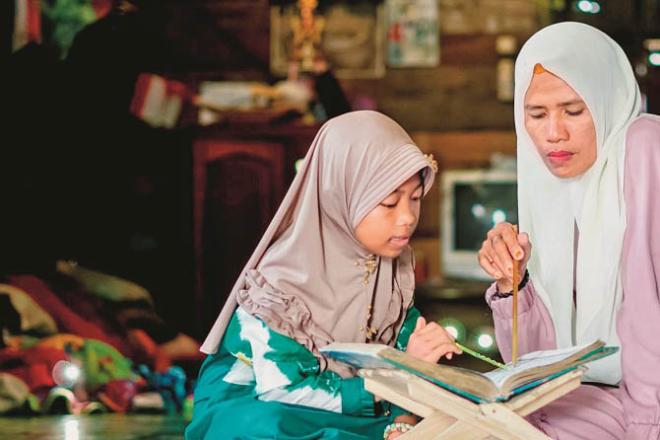 It is better to arrange a female teacher for the education of girls. Photo: INN