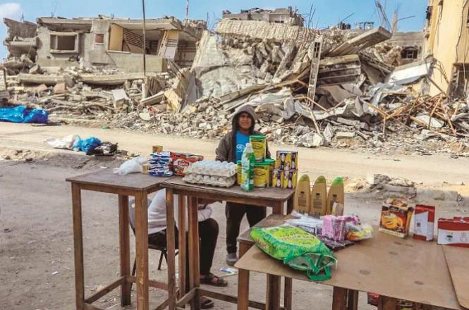 The people of Gaza have taken up residence in the ruins. They are not ready to vacate their land under any circumstances. Photo: INN