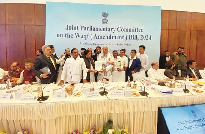 The uproar that erupted when the Waqf Amendment Bill was introduced in Parliament makes it clear that the government`s only goal is its own arbitrariness. Photo: INN.