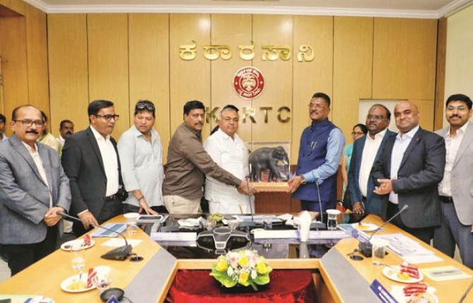 Karnataka counterpart and other officers can be seen welcoming Pratap Saranaik. Photo: INN