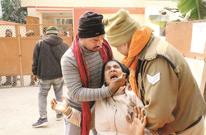This woman couldn`t control her emotions while searching for her family at Motilal Nehru Medical College.