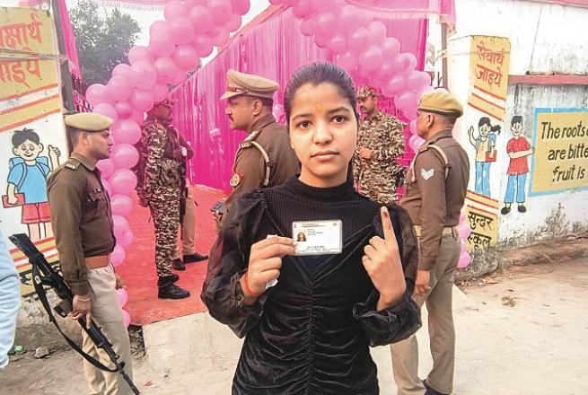 19-year-old Mohini Tiwari voted for the first time in Malikpur. Photo: INN