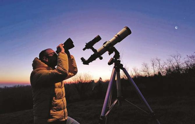 Compared to the vastness of the earth and the sky, the scale of man`s powers is short, so we should keep asking the Lord of the worlds for an increase in knowledge. Photo: INN