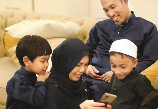 Social media has taken the real joy out of our lives. Photo: INN