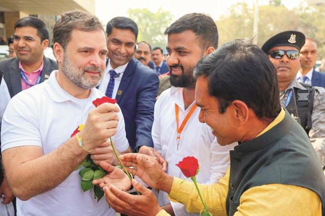 Opposition leader Rahul Gandhi is being welcomed in Patna, the capital of Bihar. Photo: PTI