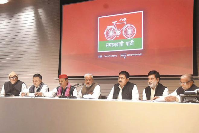 Rajinder Chaudhary and others addressing a joint press conference in Lucknow. Photo: INN
