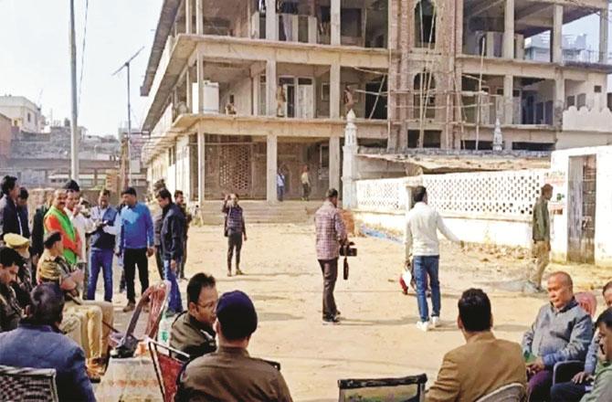 A portion of the Madani Masjid in Kushinagar was bulldozed in a very hasty manner on Sunday, February 9th.