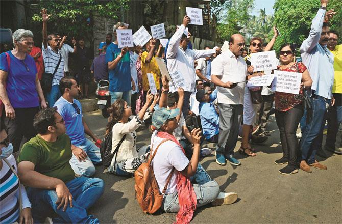 Protests are being held against the survey in Aksa village of Malad. (Photo: Nimesh Dave)