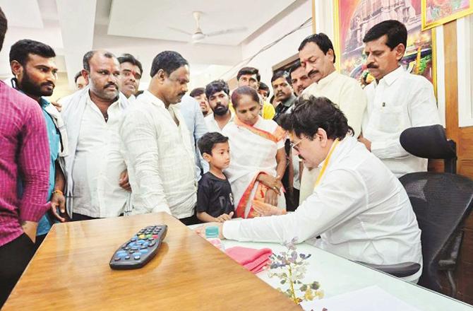 Walmik used to sit on this chair: Dhananjay Munde meeting the people of his constituency. Photo: INN.