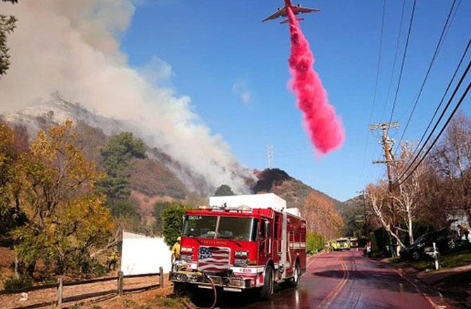 This substance is used to prevent the spread of forest fires. Photo: X