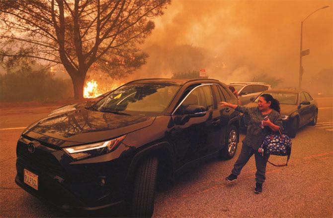 Smoke is spreading everywhere due to the fire in Los Angeles. (PTI)