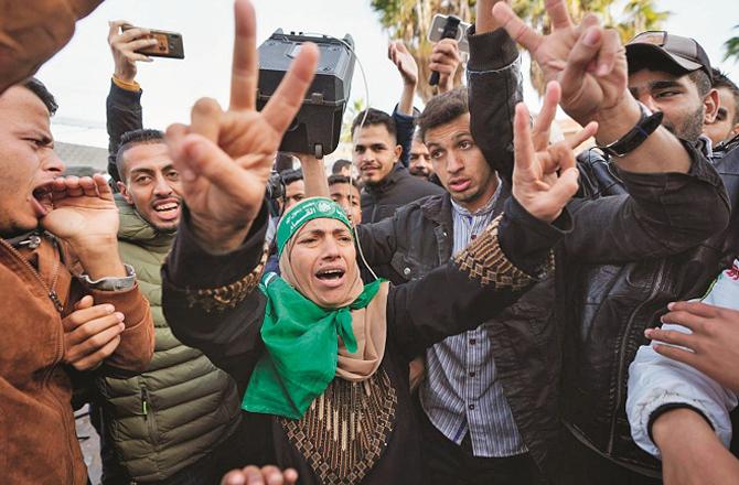 Gazans express joy after the ceasefire was implemented, but the concern on their faces is also clear. Photo: INN