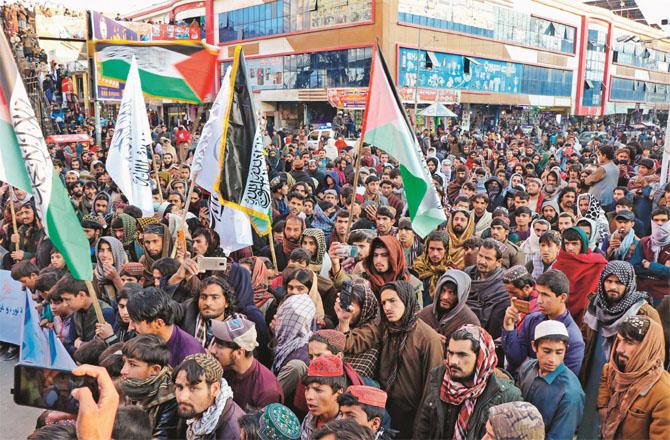 Local citizens celebrate with a Palestinian flag in the Afghan city of Khost. (Photo: Agency)