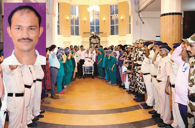 Hospital staff and security personnel pay their respects to the body of Vilas Patil (inset). Photo: INN.