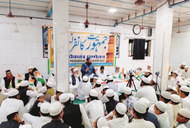 Mufti Sehrab Nadvi speaking at the democracy conference in Jamia Minhaj Al-Suna. Photo: INN