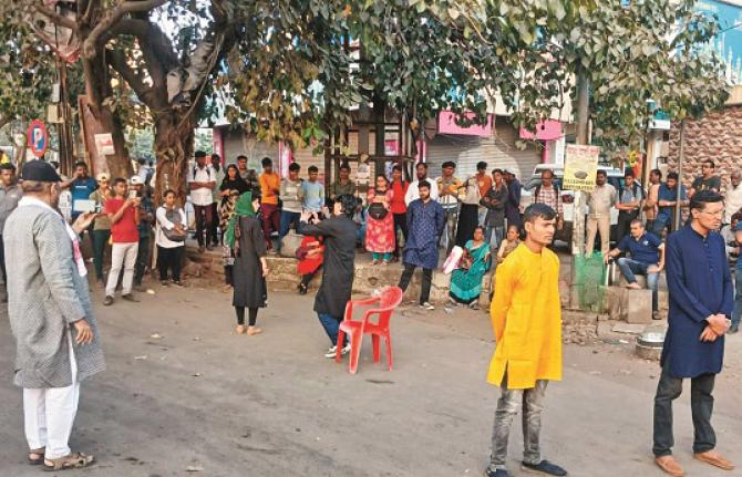 People were warned about the dangers of drug addiction through Nakka Natak. Photo: INN