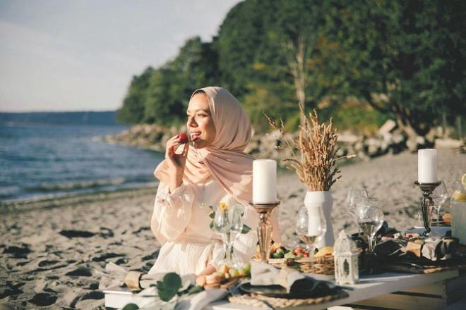 We have no power over yesterday or tomorrow, so live in the present moment to the fullest. Photo: INN