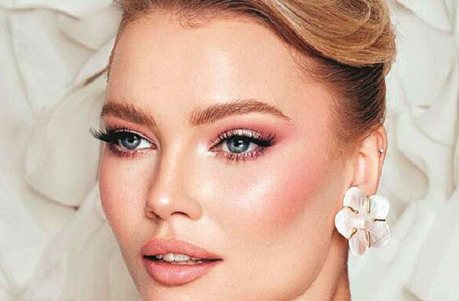 Light shades are preferred in pastel makeup. Photo: INN