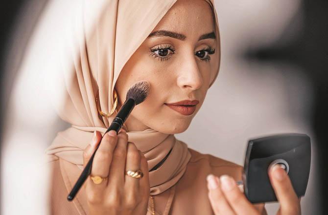 Be sure to clean all your brushes at least once a week. Photo: INN