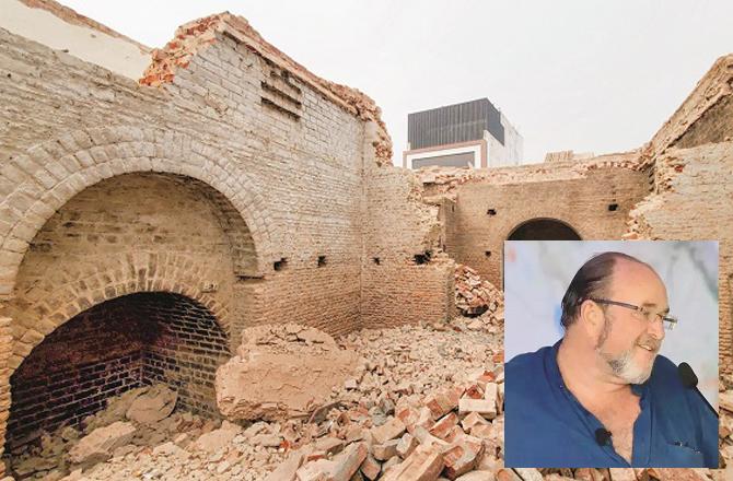 The situation after the demolition of Mubarak Manzil. Inset: William Dalrymple. Photo: INN.