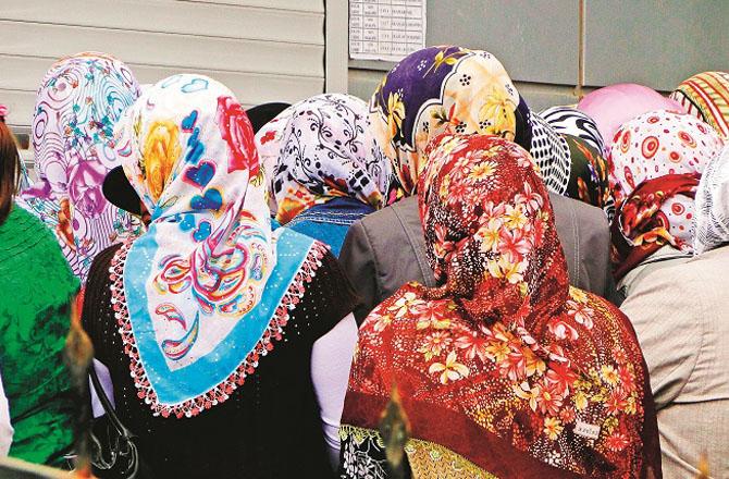 The protection of chastity and the injunctions of hijab in society are not simply the use of certain clothes or specific actions, but are founded on the attribute of modesty. Photo: INN