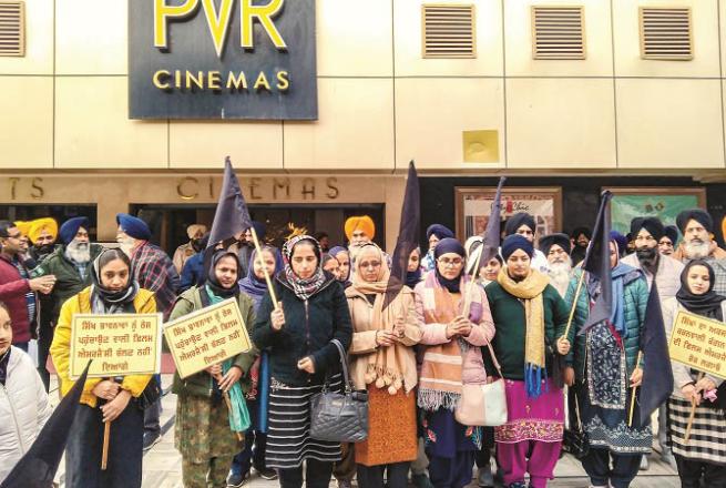 Protests against `Emergency` took place outside almost all theaters in Punjab. Photo: INN