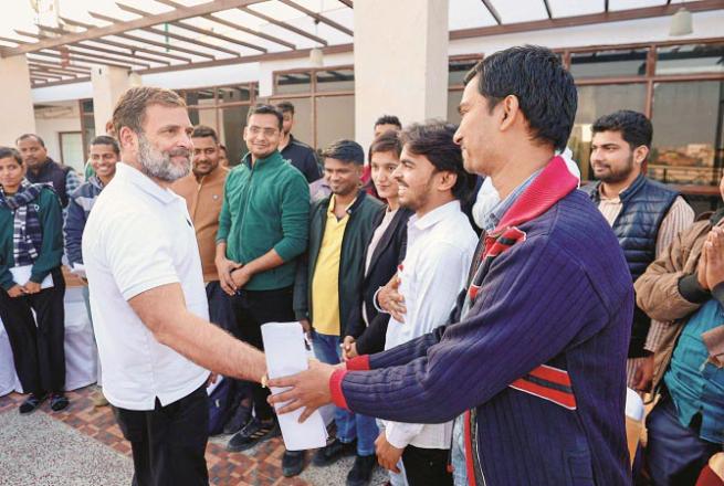 Rahul Gandhi met BPSC candidates on January 18. Photo: INN