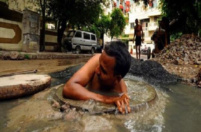 Cleaning up dirt by hand will be banned after the Supreme Court order. Photo: INN