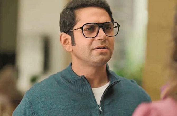 Sharib Hashmi can be seen in a scene from the web series Khoj Parchaiyo Ke Uss Paar. Photo: INN.