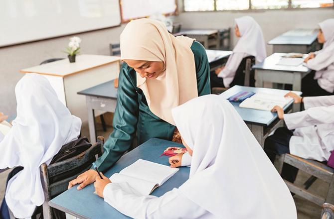Revise in the few days left before the board exams. If you don`t understand something, contact your teachers. You can also take help from elders and friends. Photo: INN