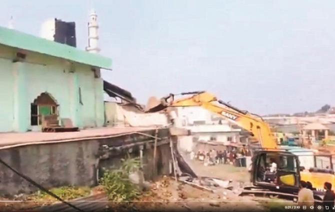 Demolition operations have been going on since Saturday morning in Ujjain. Photo: INN