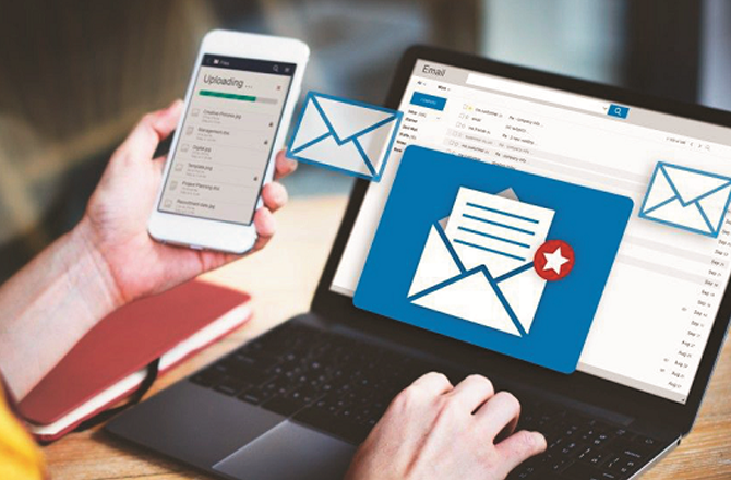 ای میل اور آن لائن کمیونی کیشن(Email and online communication)مؤثر انداز میں ڈجیٹل رابطہ قائم کرنا، جیسے ای میل بھیجنا، میٹنگز کیلئے زوم یا گوگل میٹ استعمال کرنا۔ پروفیشنل انداز میں پیغام رسانی اور ای میل کا صحیح فارمیٹ اس کا اہم حصہ ہے۔طلبہ کیلئے یہ مہارت ضروری ہے تاکہ وہ اساتذہ، اداروں اور کمپنیوں سے مؤثر رابطہ رکھ سکیں۔