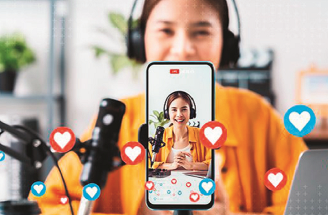 ملٹی میڈیا کنٹینٹ بنانا(Creating Multimedia Content)اس کا مطلب ہے ویڈیوز، آڈیو، تصاویر، اینیمیشنز اور متن کو ملا کر معلوماتی یا تفریحی مواد تیار کرنا۔اس کیلئے پاور پوائنٹ،کینوا یا اوڈاسٹی جیسے ٹولز استعمال کئے جاتے ہیں۔یہ مہارت طلبہ کو تعلیمی پریزنٹیشنز، یوٹیوب چینلز یا آن لائن کورسیز بنانے میں مدد فراہم کرتی ہے۔