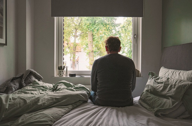 Loneliness has become a disease of the new era. Photo: INN