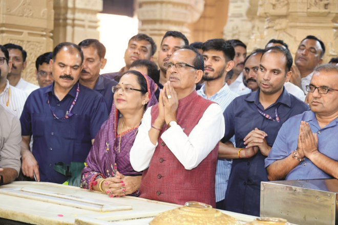 Shivraj Singh Chouhan with his wife in Rajkot. Photo: INN