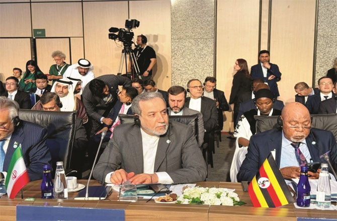Iranian Foreign Minister Abbas Araqchi (center) during the OIC meeting.