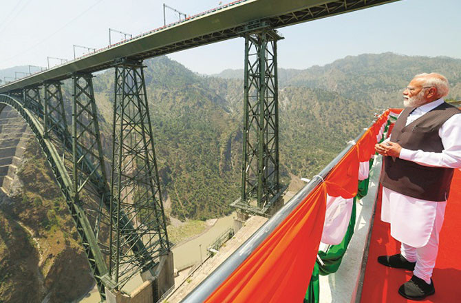 The Prime Minister inaugurated the Chenab Bridge on June 6. Photo: INN.