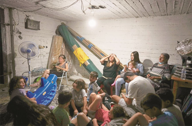 The war is having a significant impact on the psychology of Israeli citizens who are forced to hide in bunkers.