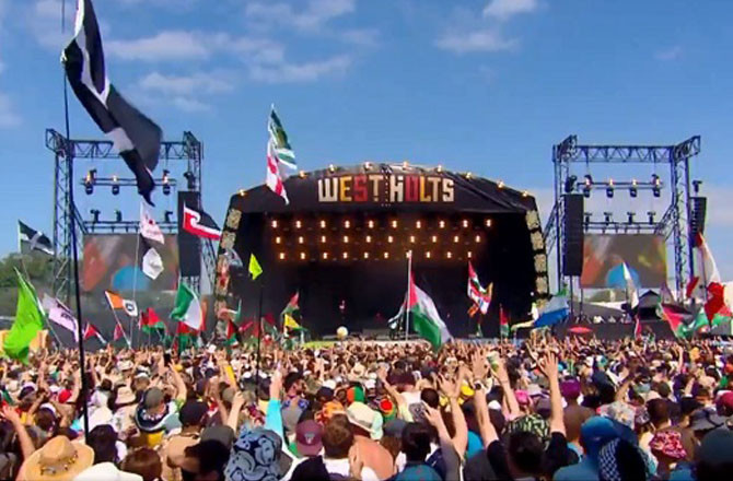 A view of the "Kneecap" show at the famous Glastonbury Festival in the UK. Photo: X