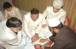 فتاوے: نکاح اور گواہ، کیا زائد رقم صدقہ کردی جائے؟، لباس کے تعلق سے ایک سوال