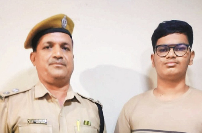 Muhammad Ayub with his father Murad Abbas. Photo: Inqilaba